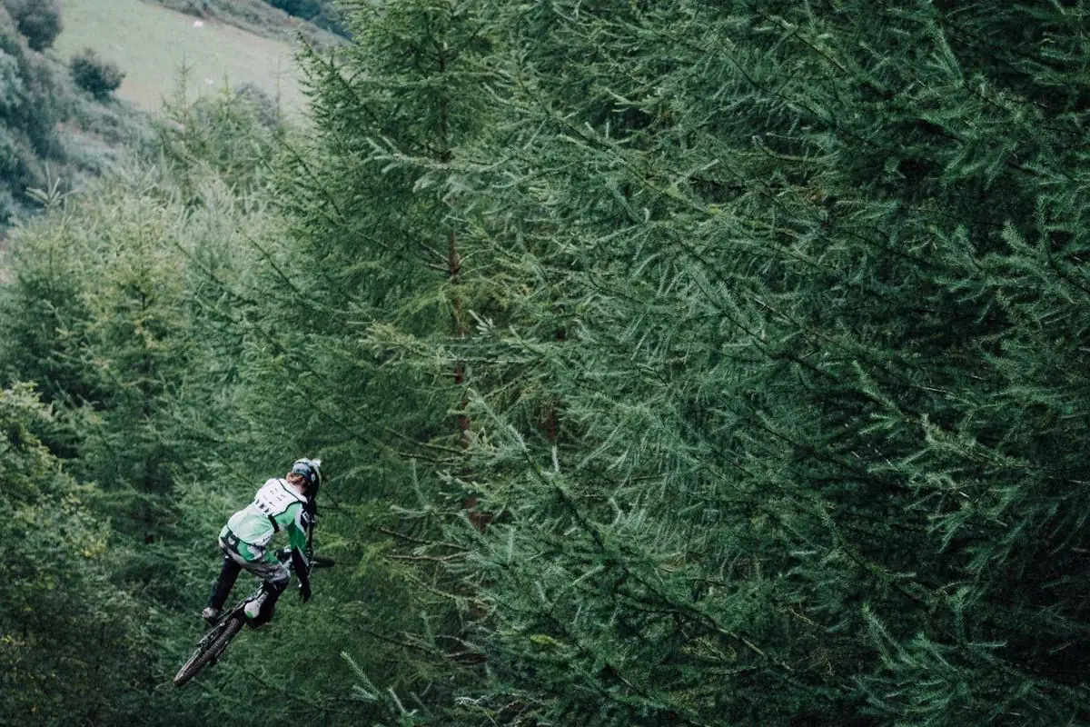 Do players have to wear shin pads in the Premier League? 5 - Do players have to wear shin pads in the Premier League?